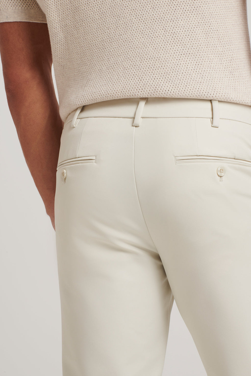 LOS PANTALONES TECH