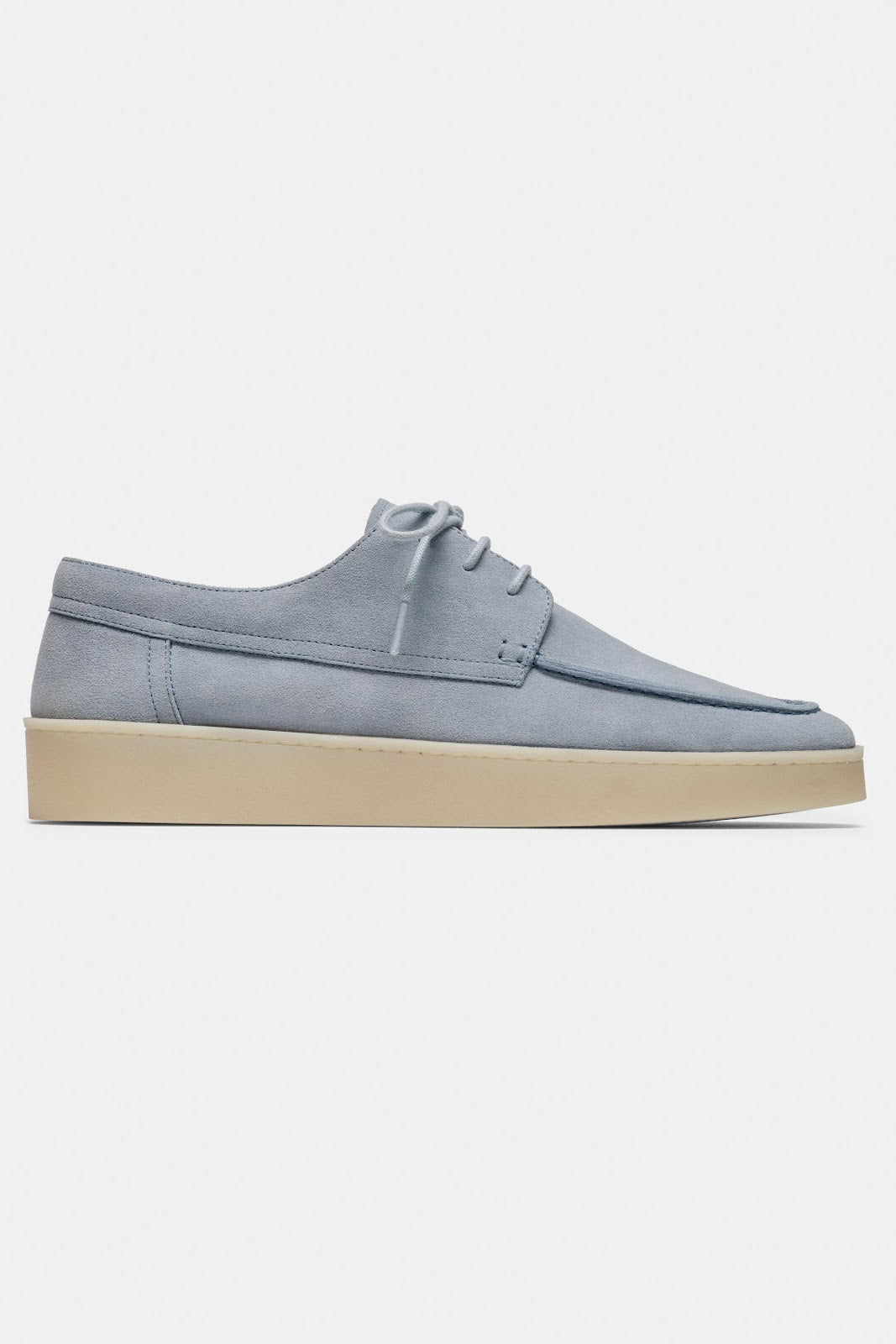 EL MOCASÍN CLÁSICO CON CORDONES