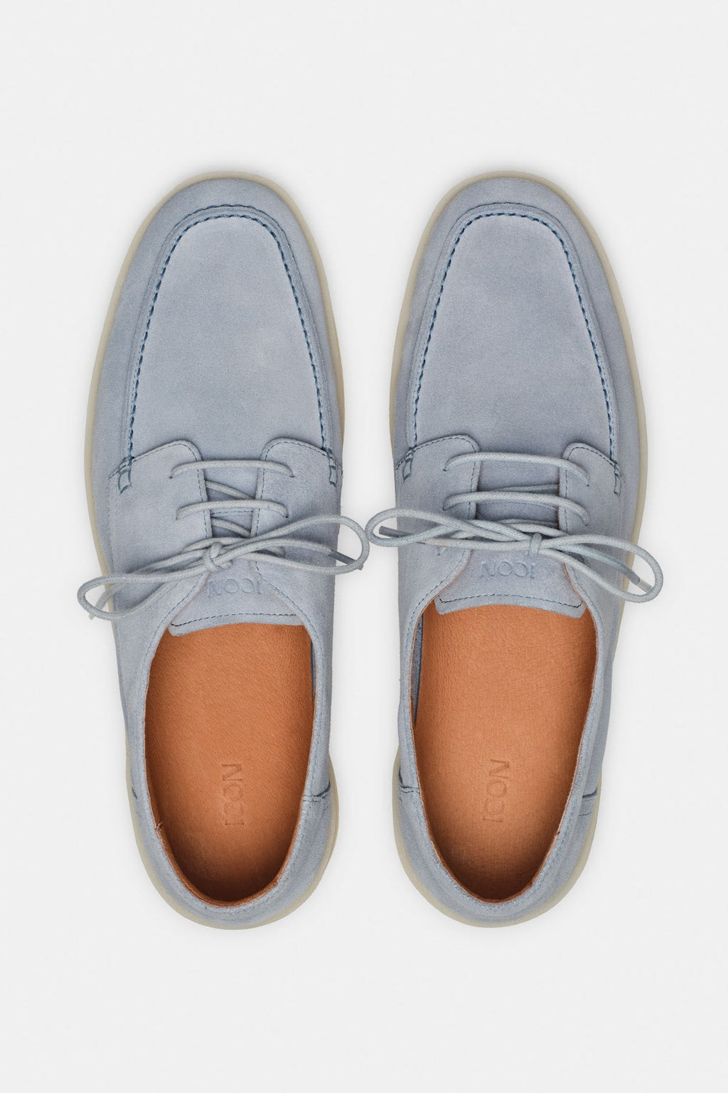 EL MOCASÍN CLÁSICO CON CORDONES