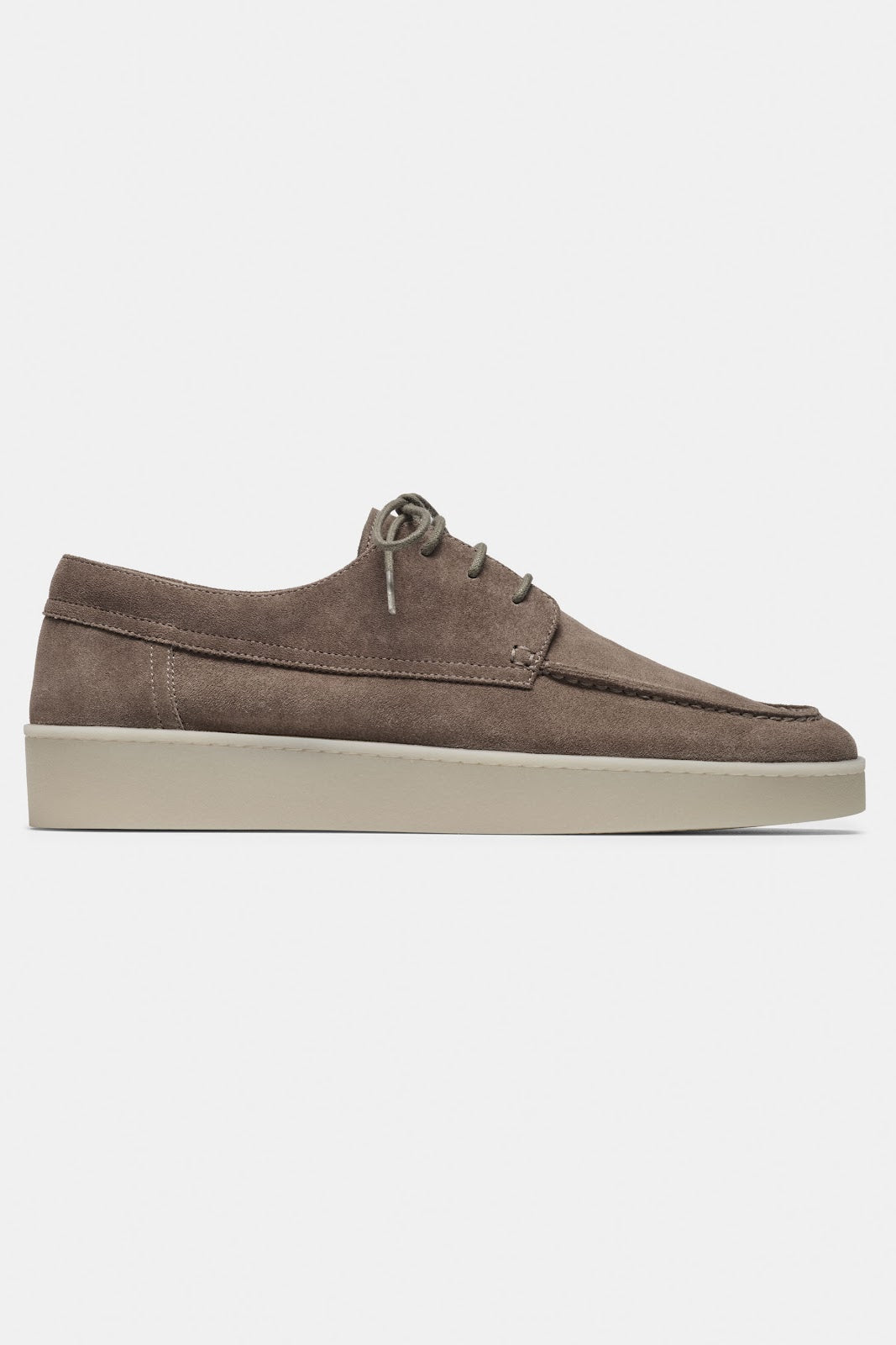 EL MOCASÍN CLÁSICO CON CORDONES