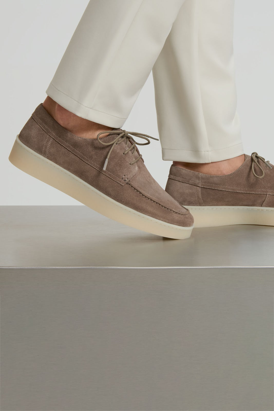 EL MOCASÍN CLÁSICO CON CORDONES