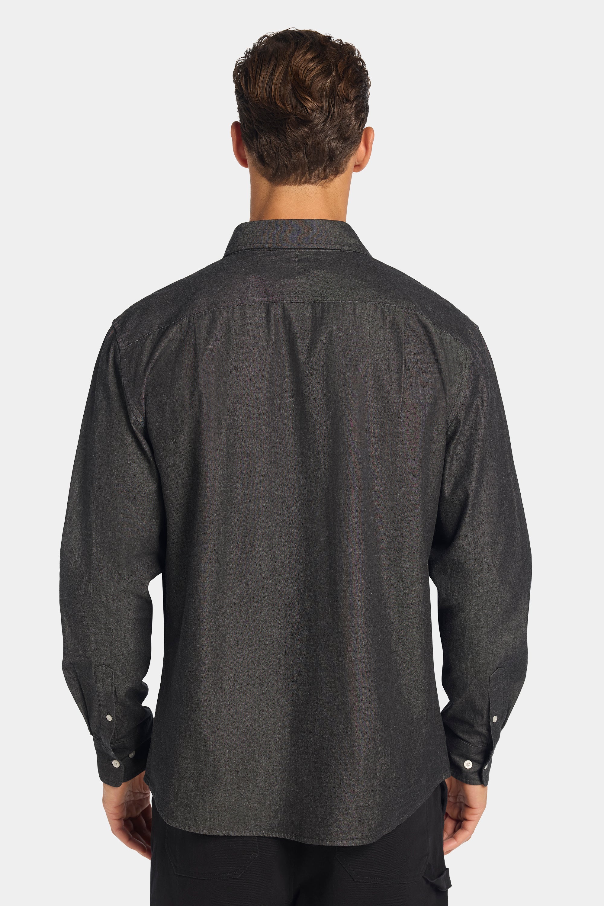THE CHAMBRAY SHIRT