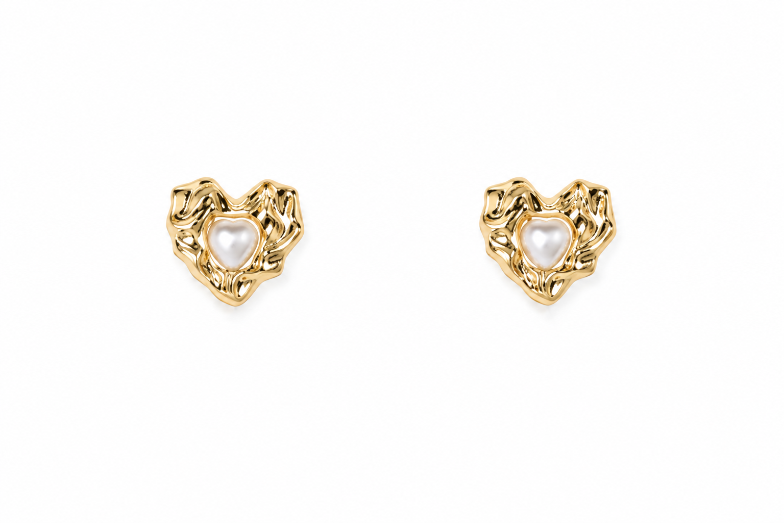 PENDIENTES DE PERLAS CON CORAZÓN PEQUEÑO