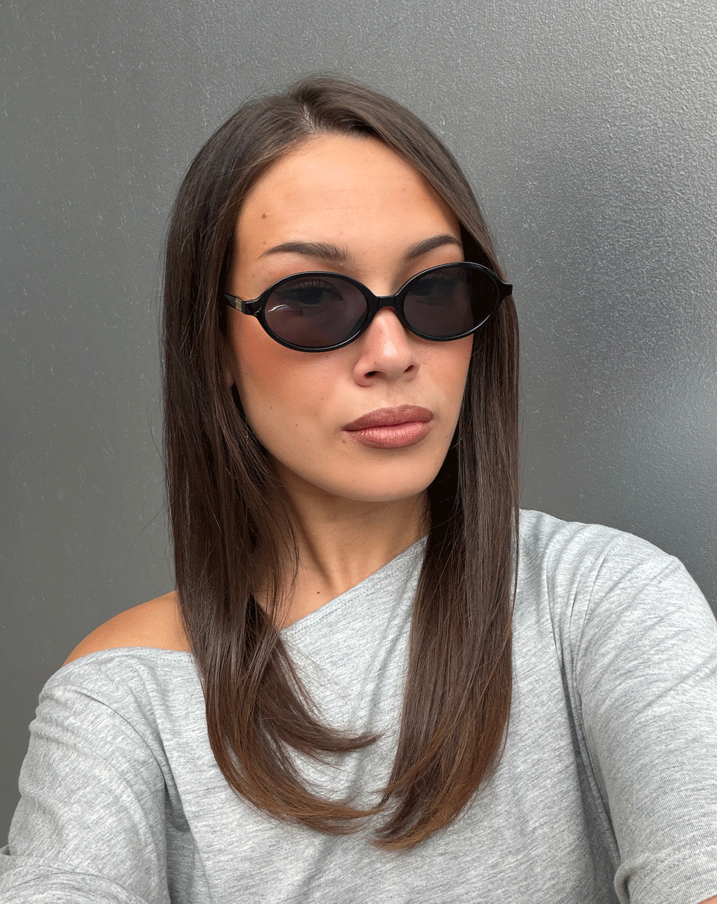GAFAS DE SOL CON DETALLES OVALADOS, NEGRAS