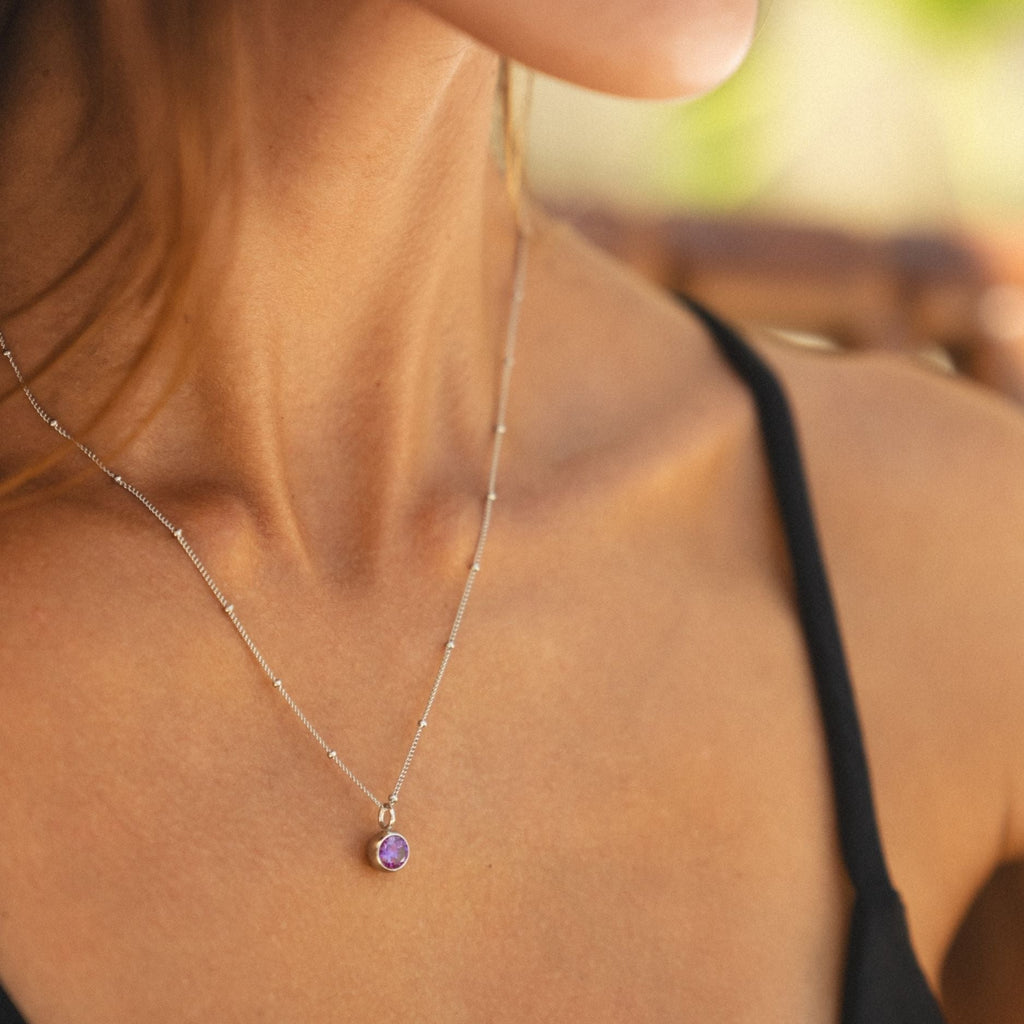 Collar de piedra natal