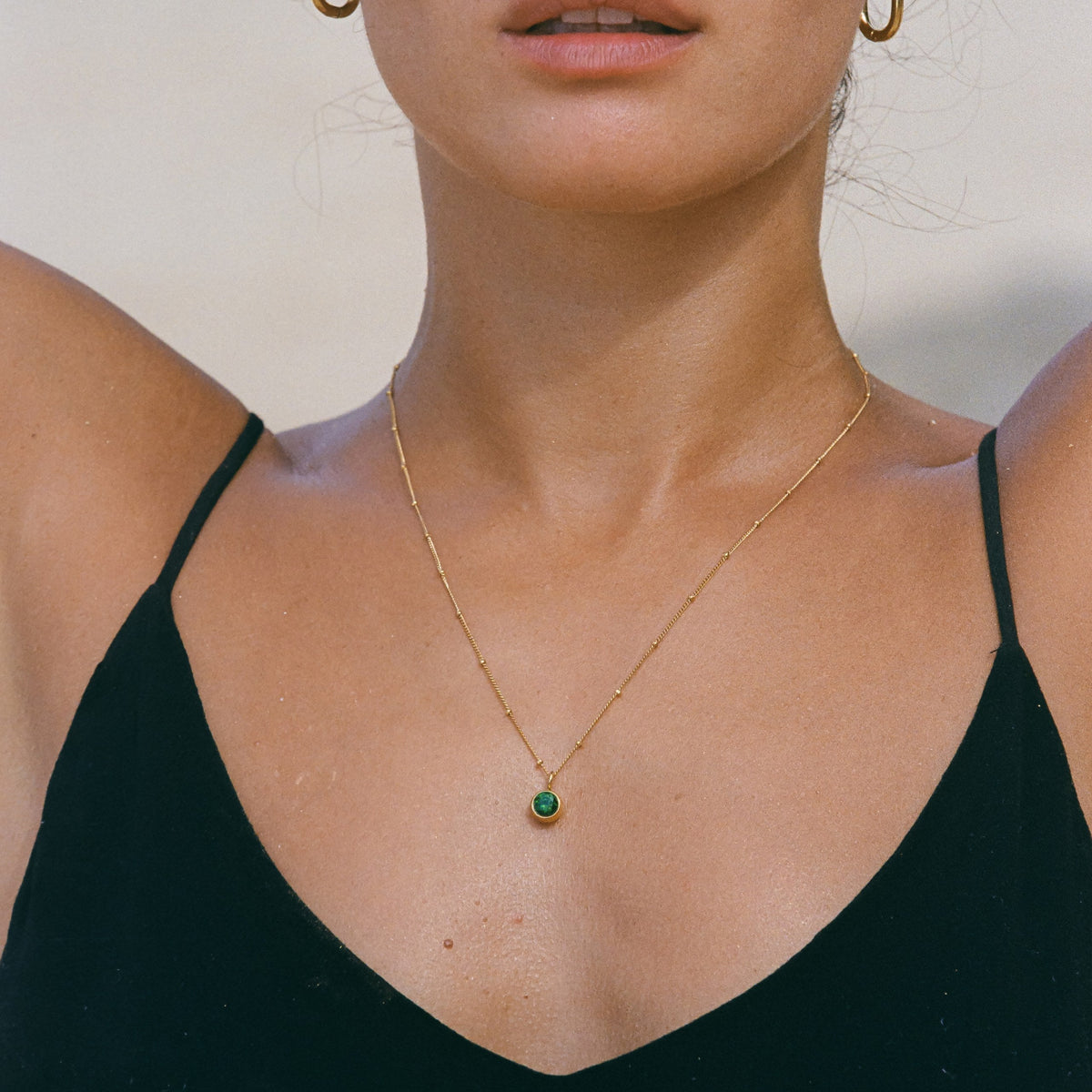Collar de piedra natal